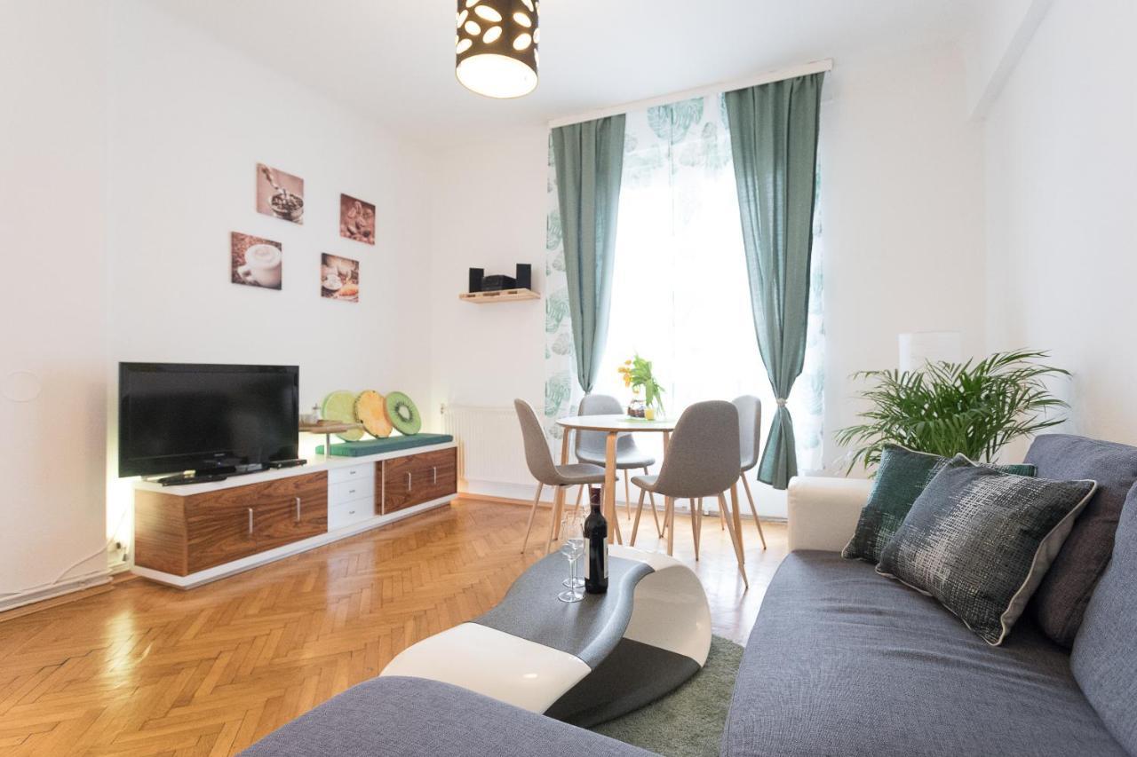 Апартаменти French Balcony - 45M² - Szeneviertel Відень Екстер'єр фото